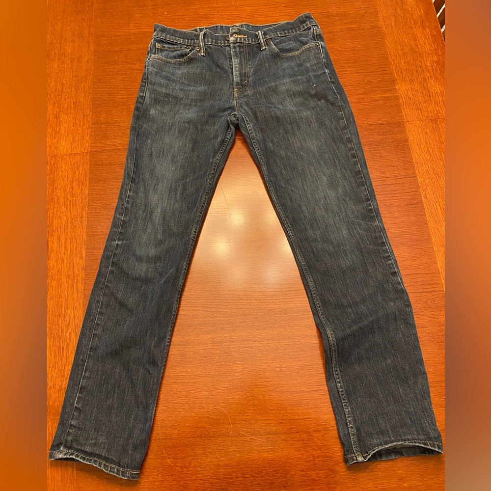 Levi’s 511. Dark blue denim. 33 x 32.